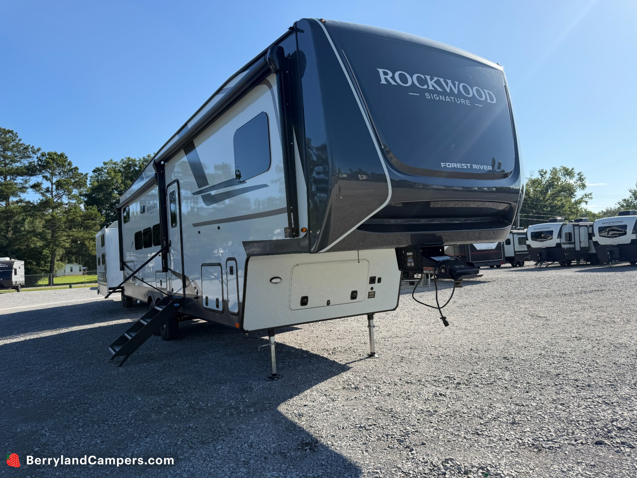 2027 Forest River ROCKWOOD SIGNATURE FW R374DBH in holden LA