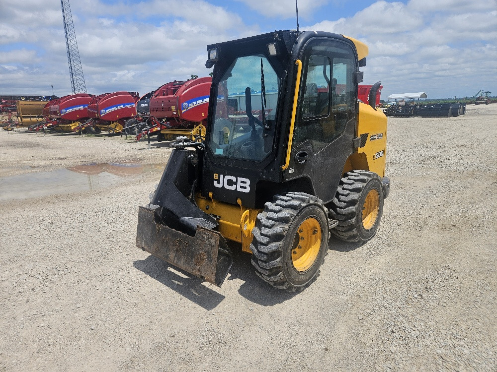 2021 JCB 300 in Wamego, KS