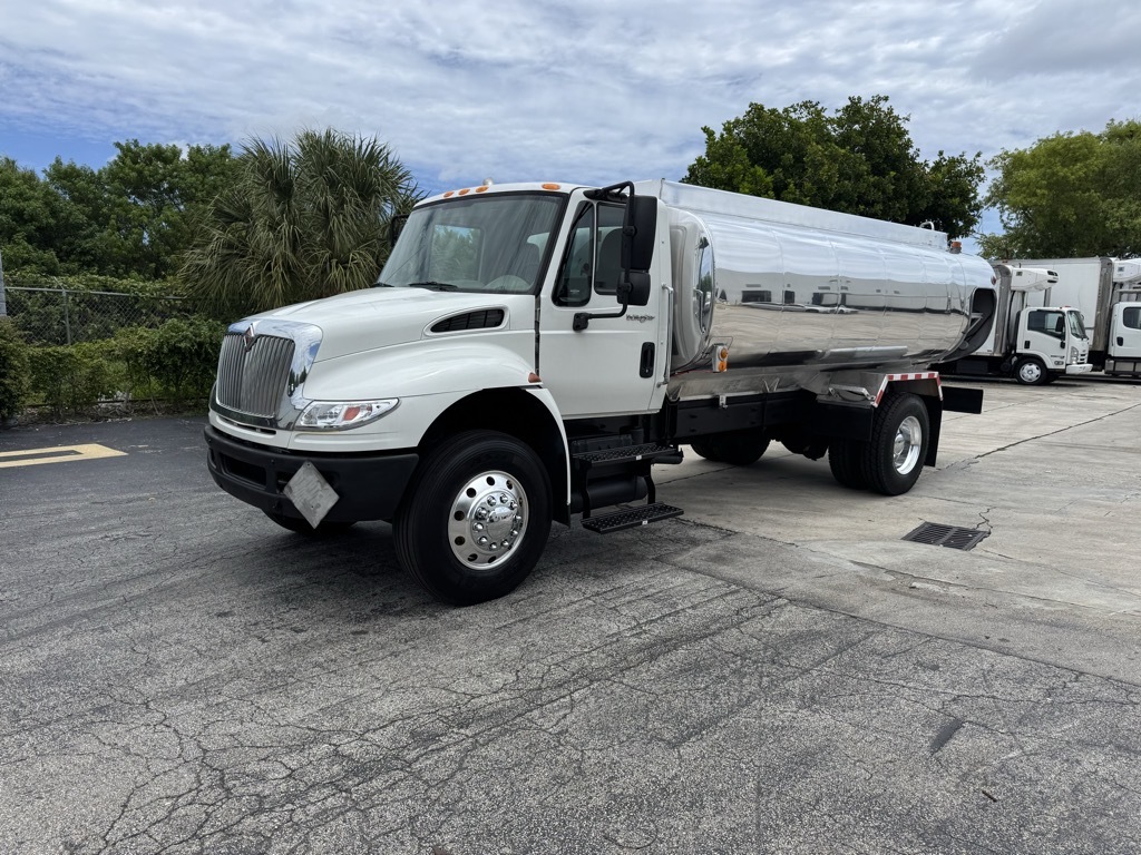 2011 INTERNATIONAL 4400 in West Palm Beach, FL