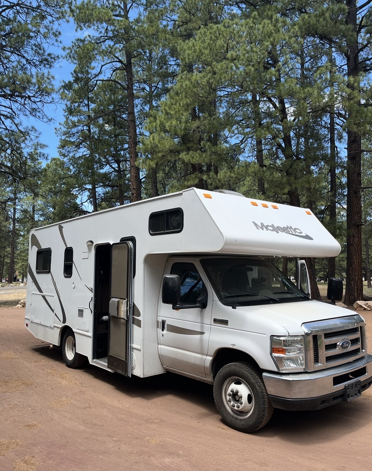 2018 Thor Motor Coach FOUR WINDS MAJESTIC 23A in phoenix AZ
