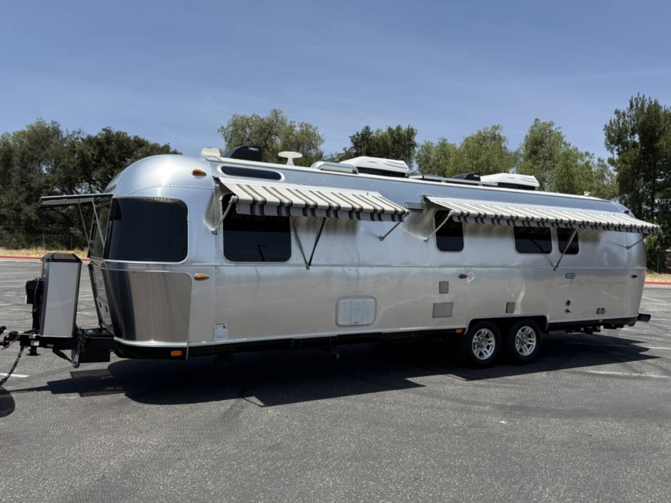 A photo of this 2020 Airstream CLASSIC 33FB