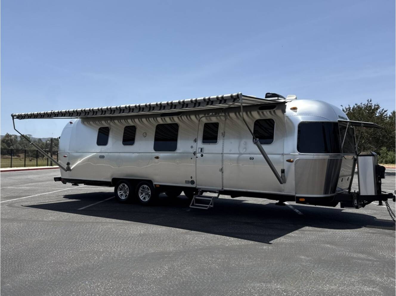 A photo of this 2020 Airstream CLASSIC 33FB
