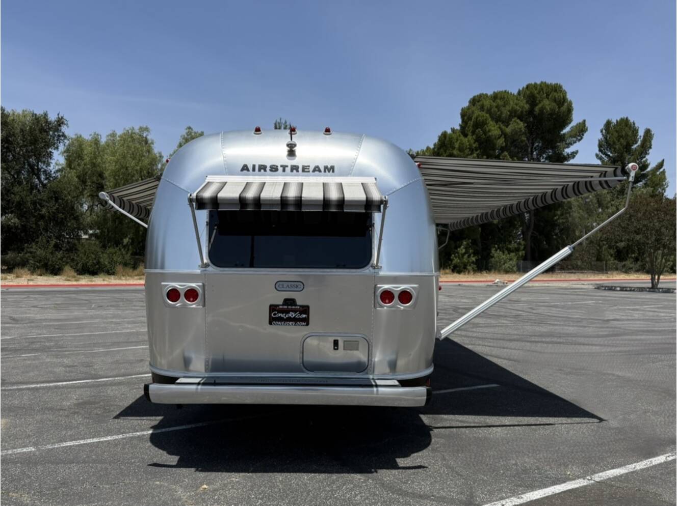 A photo of this 2020 Airstream CLASSIC 33FB