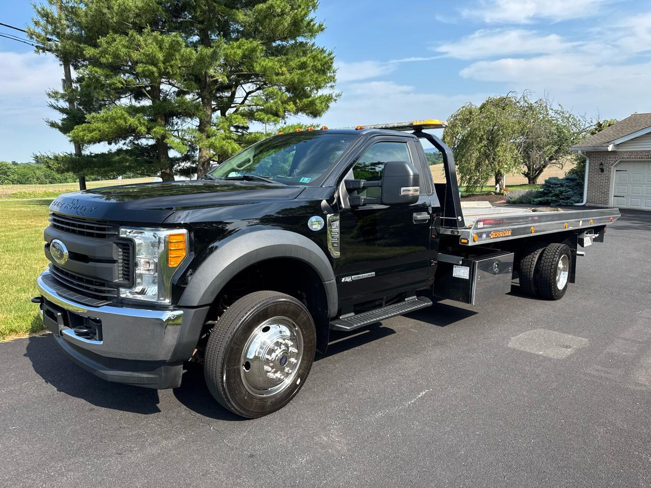 2017 FORD F550 in Orefield, PA