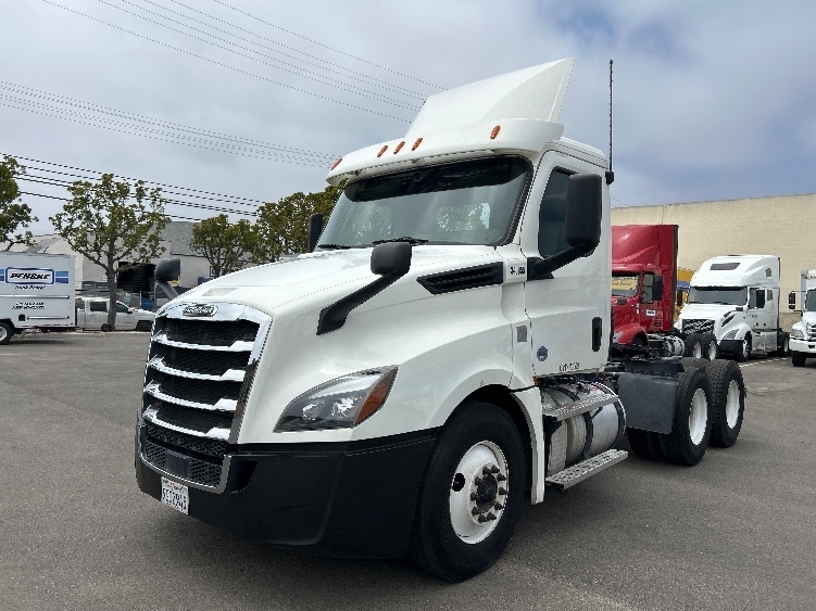 2020 FREIGHTLINER CASCADIA 126 in Fresno, CA