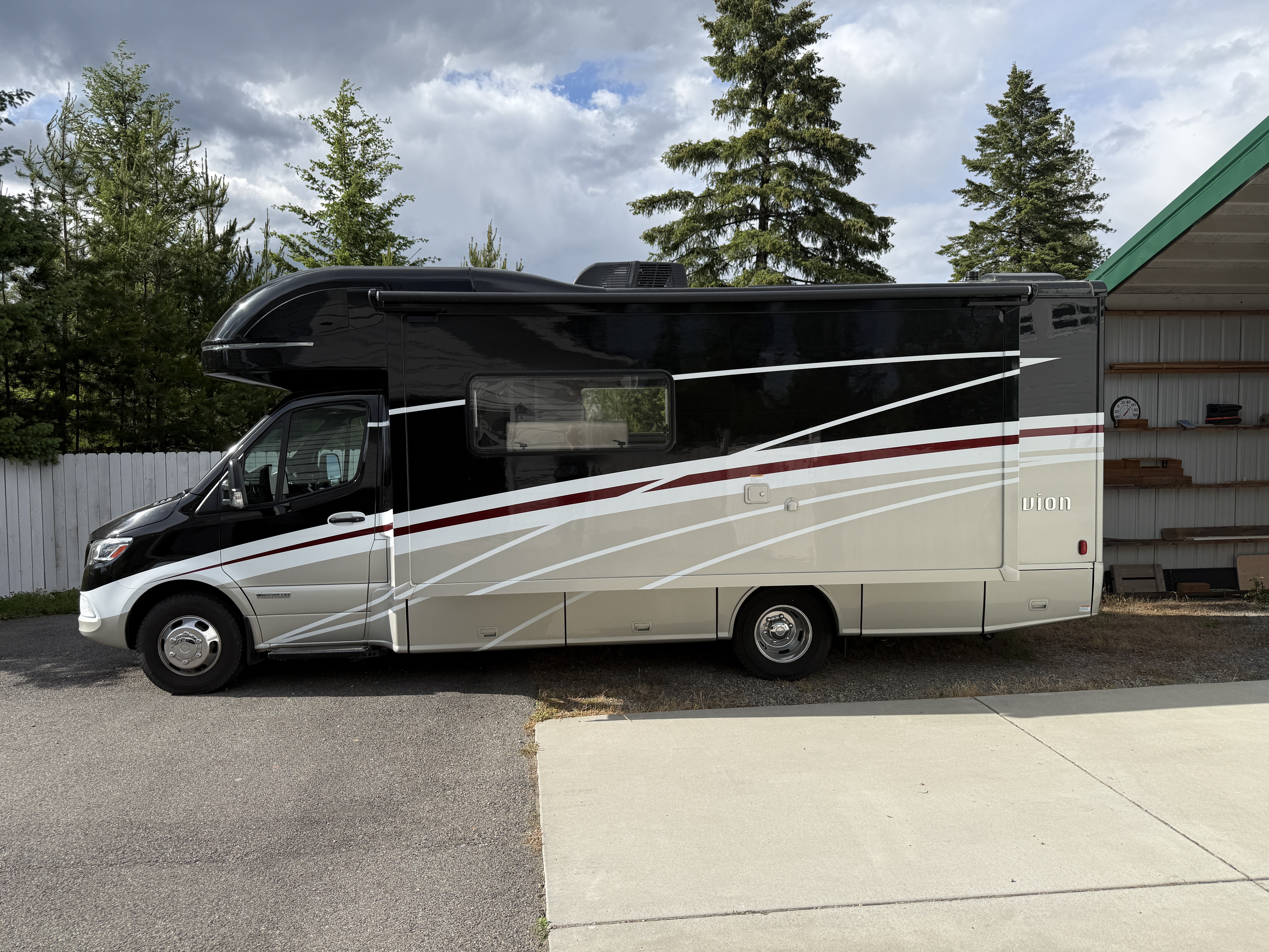 2022 Winnebago NAVION 24D RV