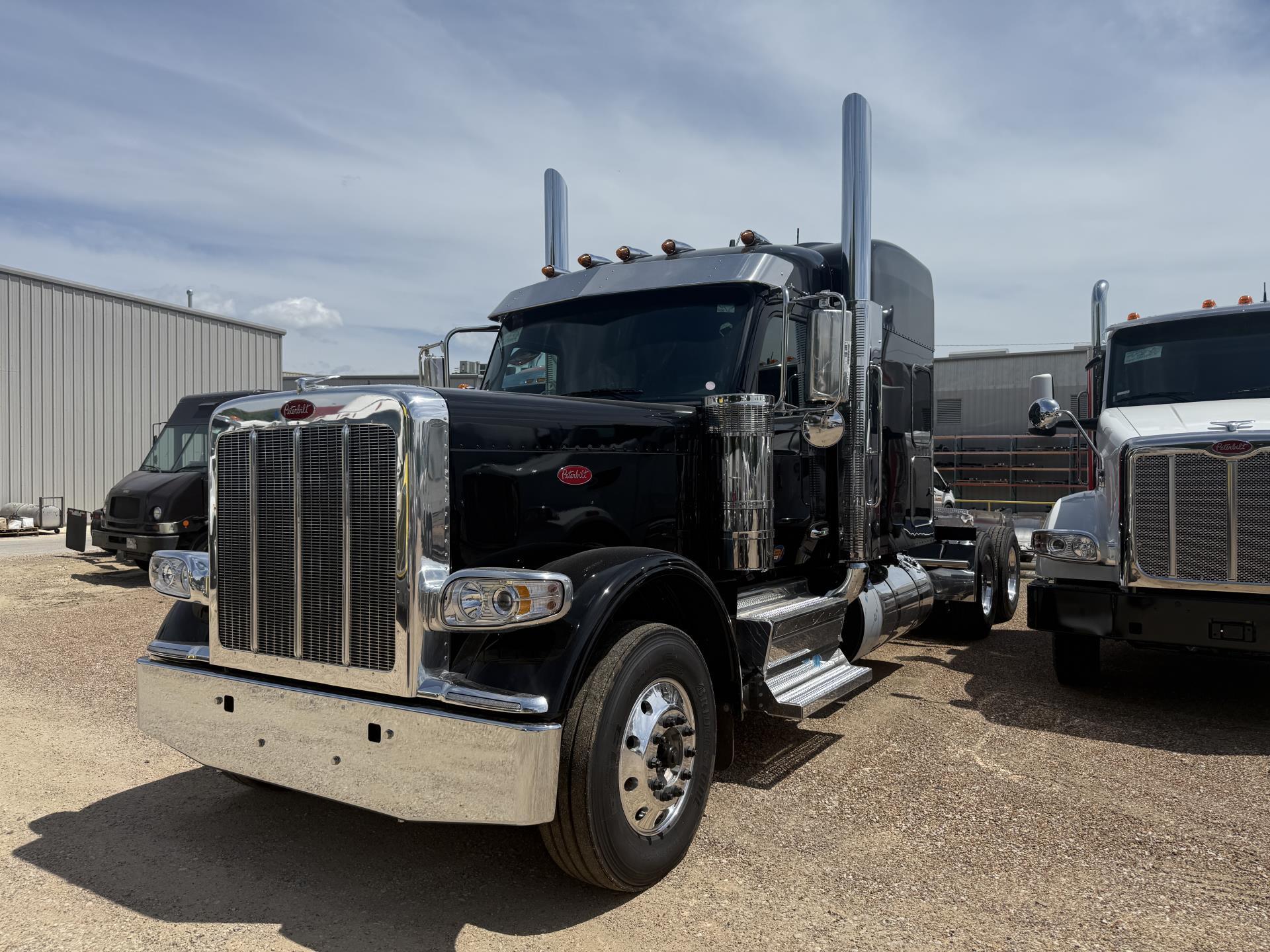 2027 PETERBILT 589 in Irving, TX