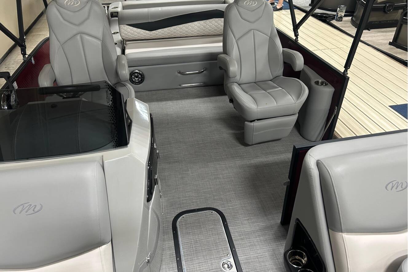 A photo of this 2022 Manitou 25 Encore