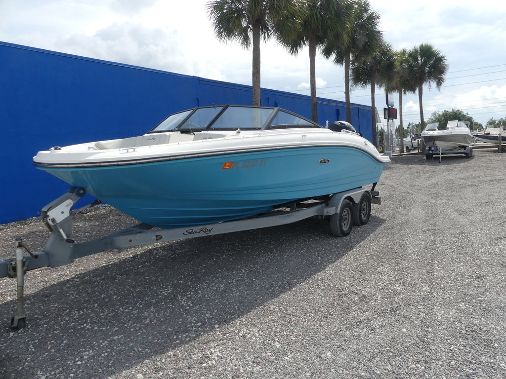 2021 Sea Ray 210 SPX 230 OUTBOARD in lake placid FL