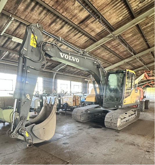 2014 Volvo EC140DL in Bristol, PA