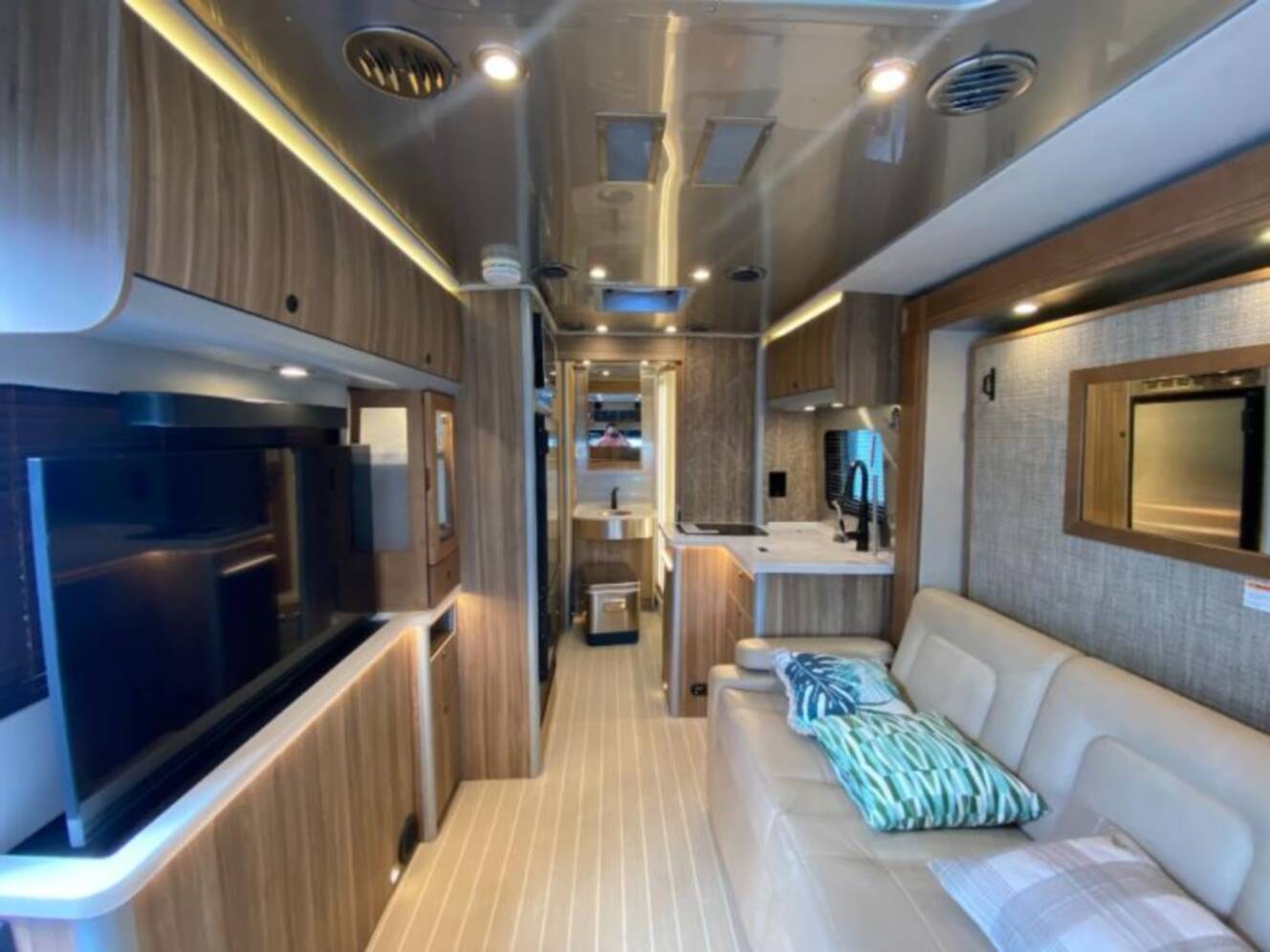 A photo of this 2023 Airstream Atlas Murphy Suite