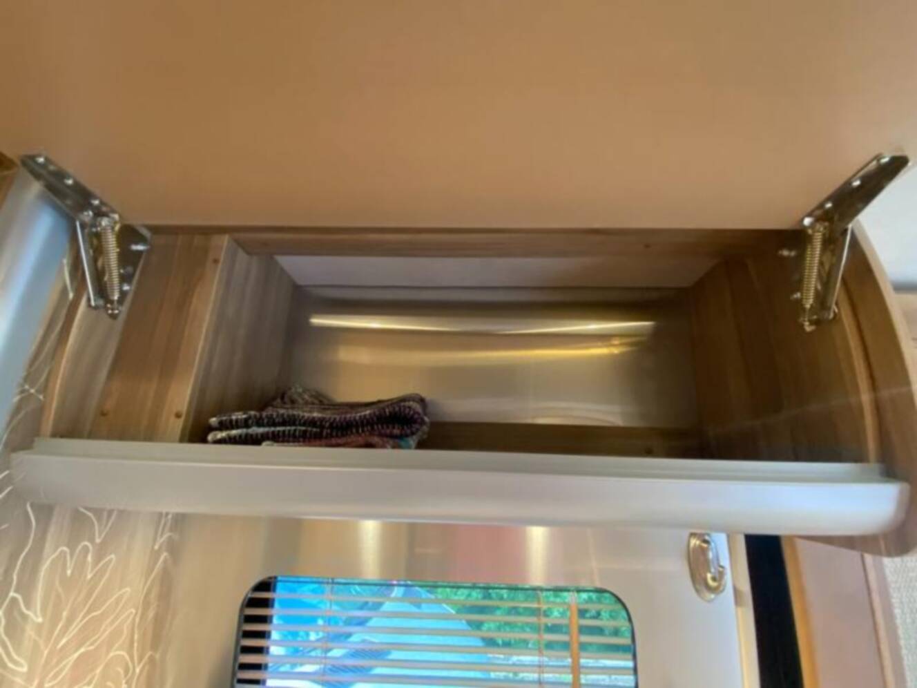 A photo of this 2023 Airstream Atlas Murphy Suite