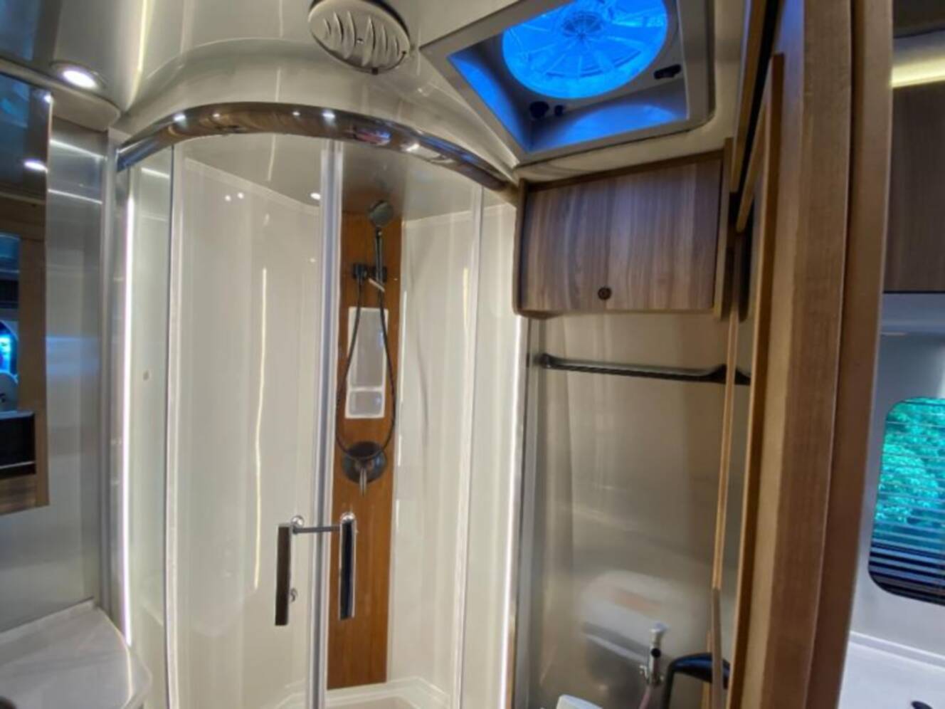 A photo of this 2023 Airstream Atlas Murphy Suite
