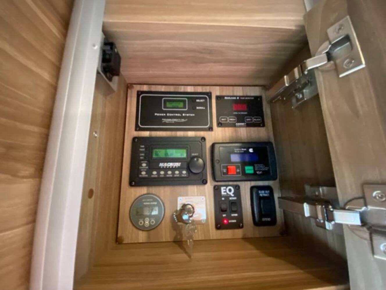 A photo of this 2023 Airstream Atlas Murphy Suite