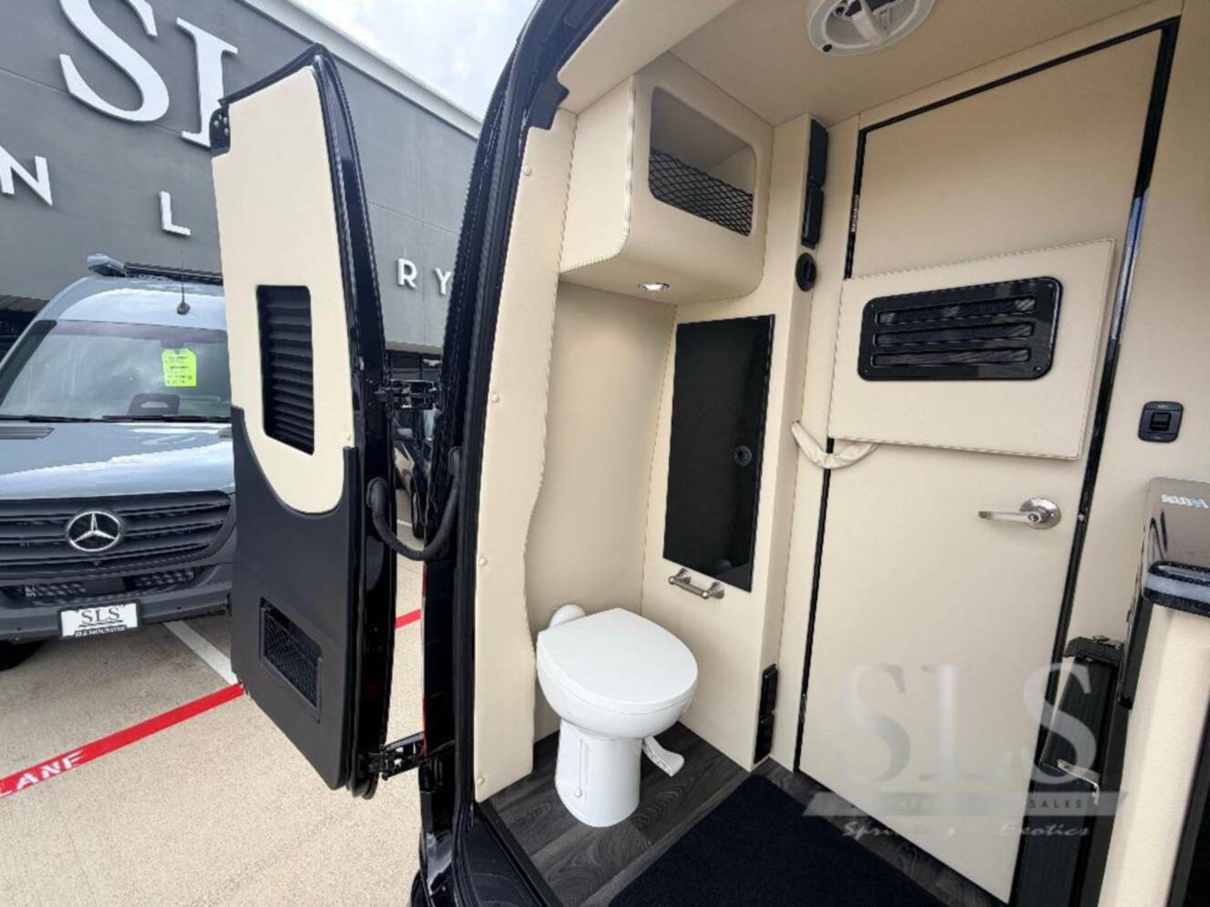 A photo of this 2026 Midwest Automotive Designs Luxe Cruiser D6
