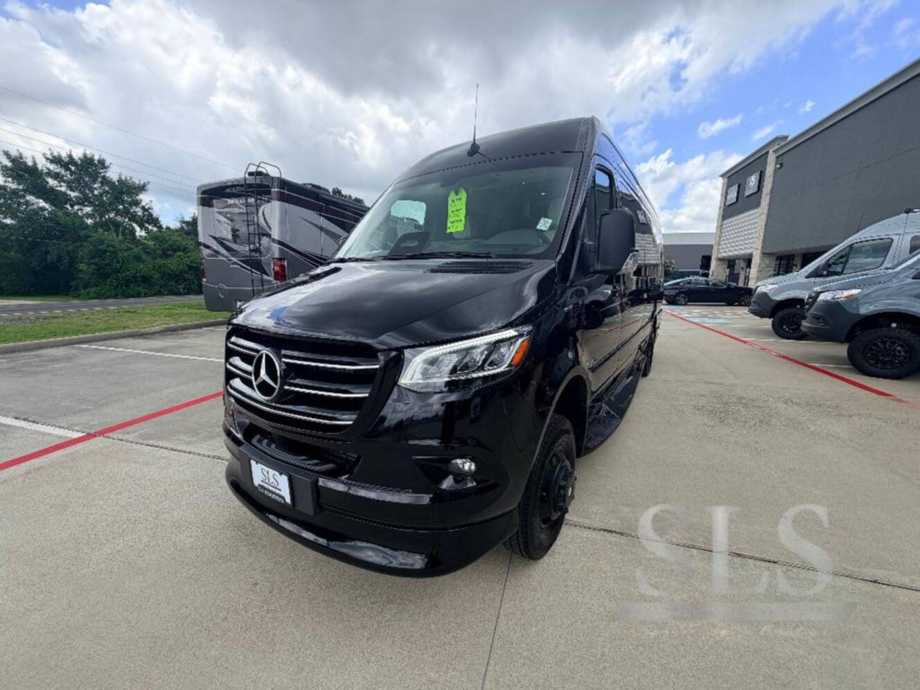 A photo of this 2026 Midwest Automotive Designs Luxe Cruiser D6