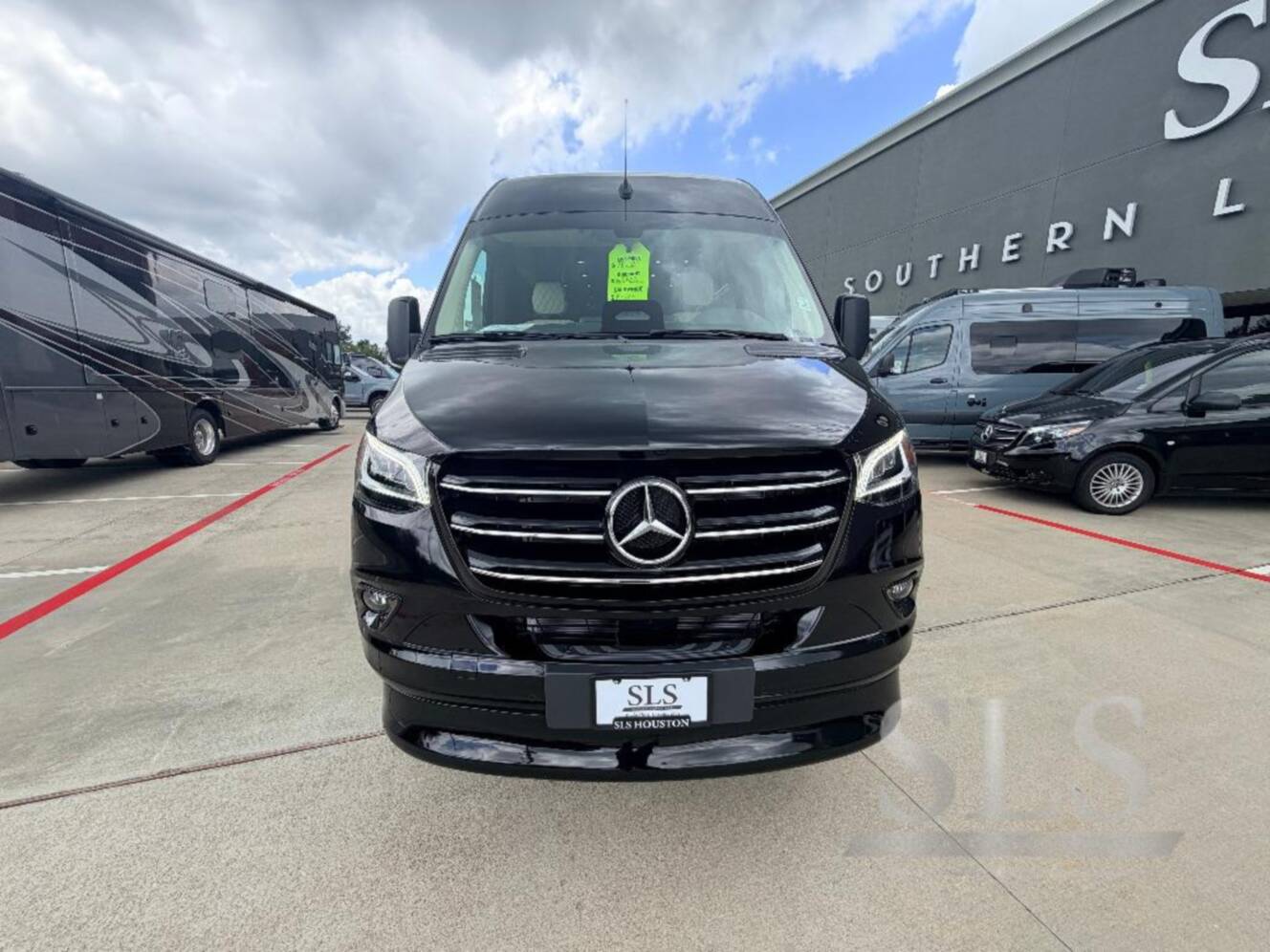 A photo of this 2026 Midwest Automotive Designs Luxe Cruiser D6