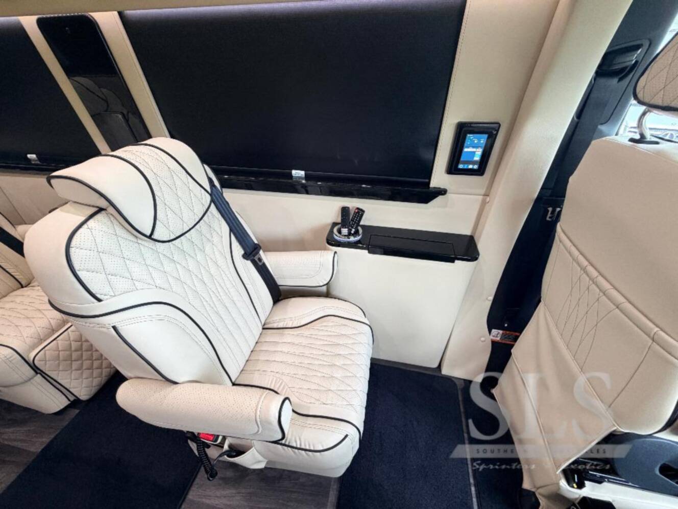 A photo of this 2026 Midwest Automotive Designs Luxe Cruiser D6