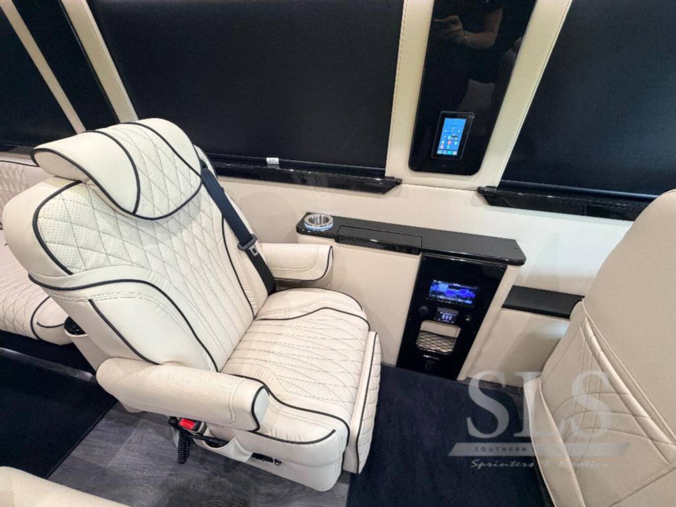 A photo of this 2026 Midwest Automotive Designs Luxe Cruiser D6