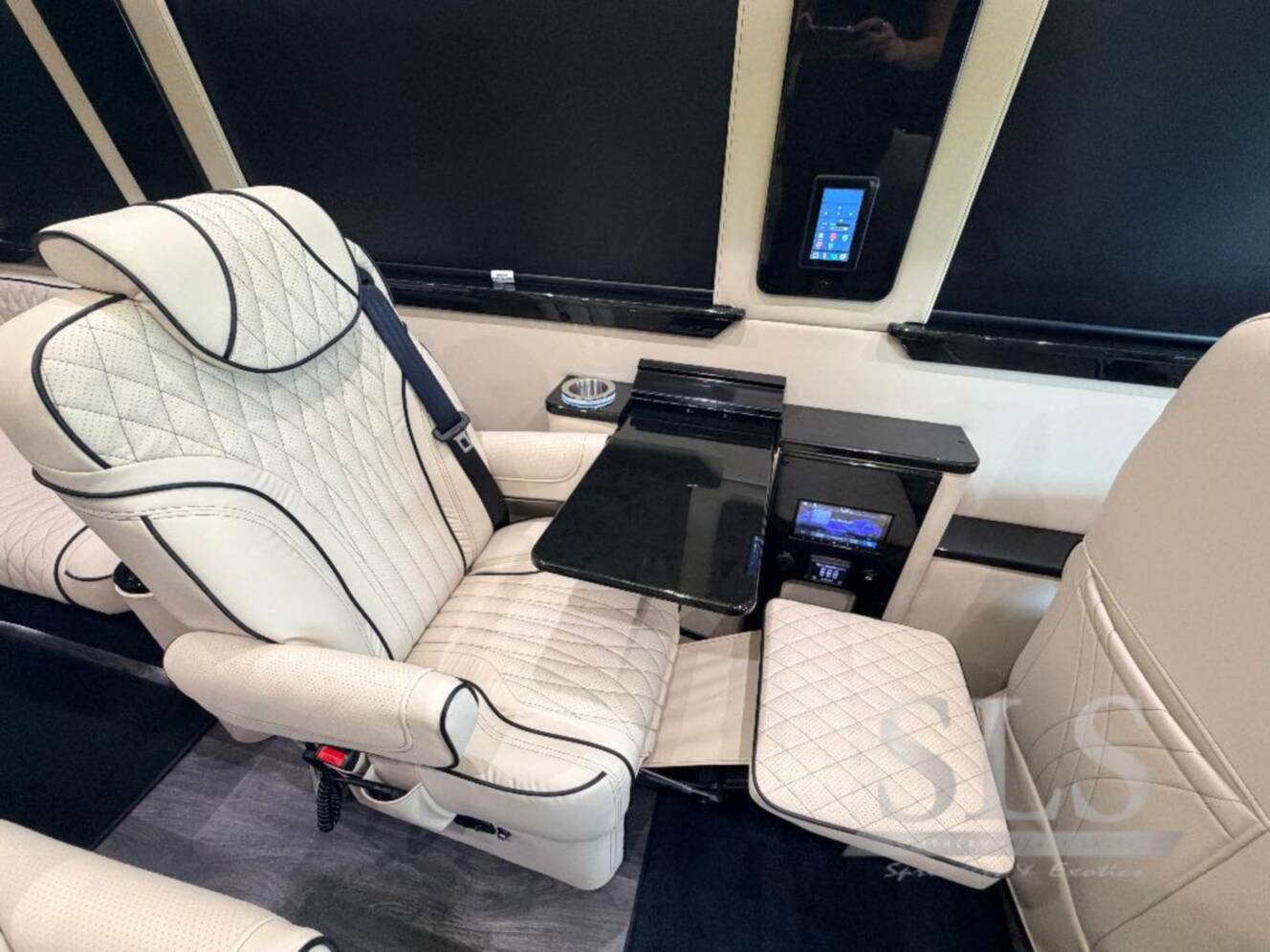 A photo of this 2026 Midwest Automotive Designs Luxe Cruiser D6