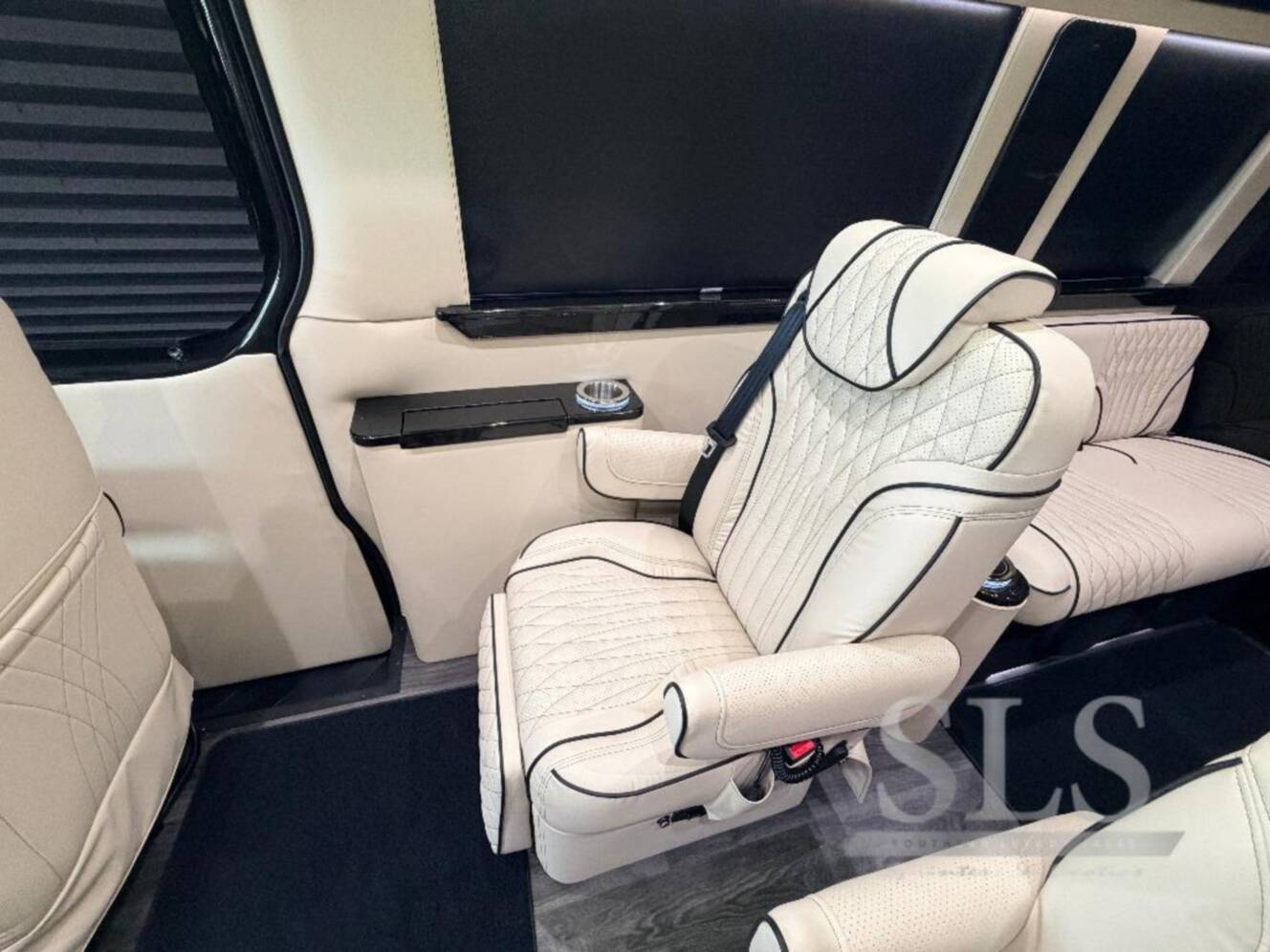 A photo of this 2026 Midwest Automotive Designs Luxe Cruiser D6