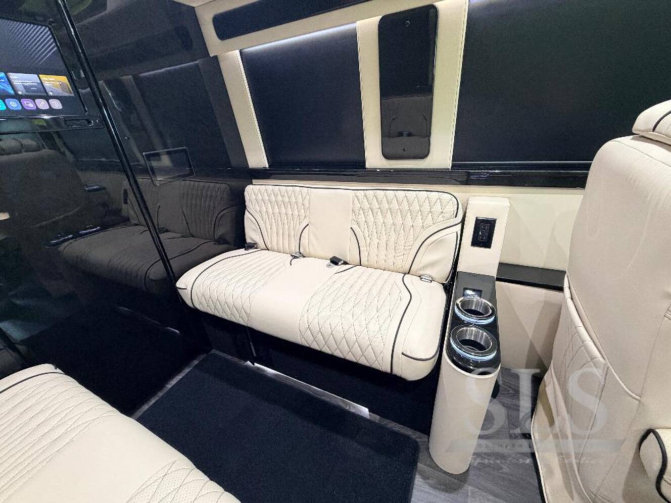 A photo of this 2026 Midwest Automotive Designs Luxe Cruiser D6