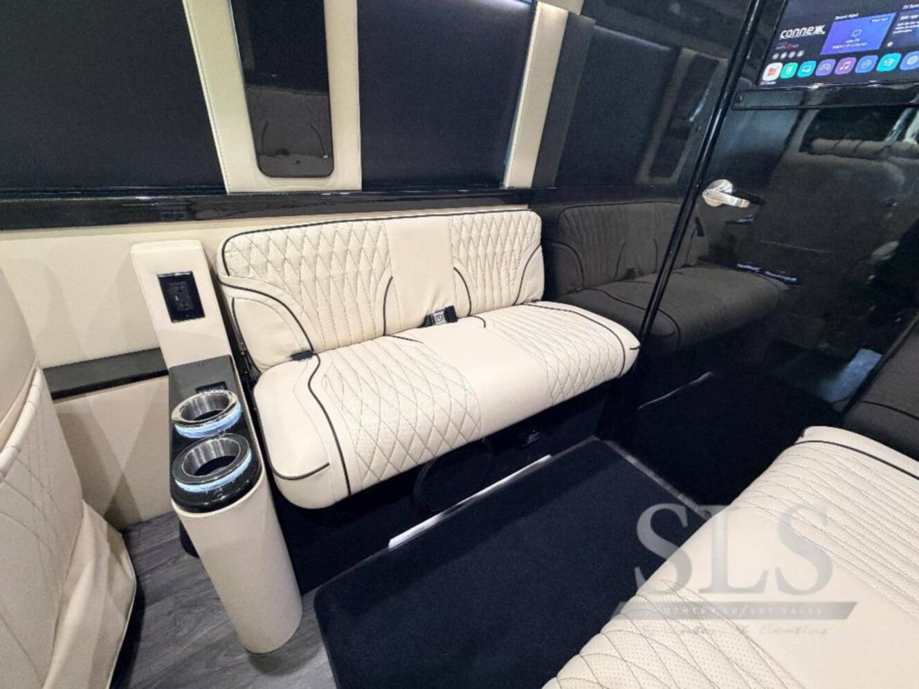A photo of this 2026 Midwest Automotive Designs Luxe Cruiser D6