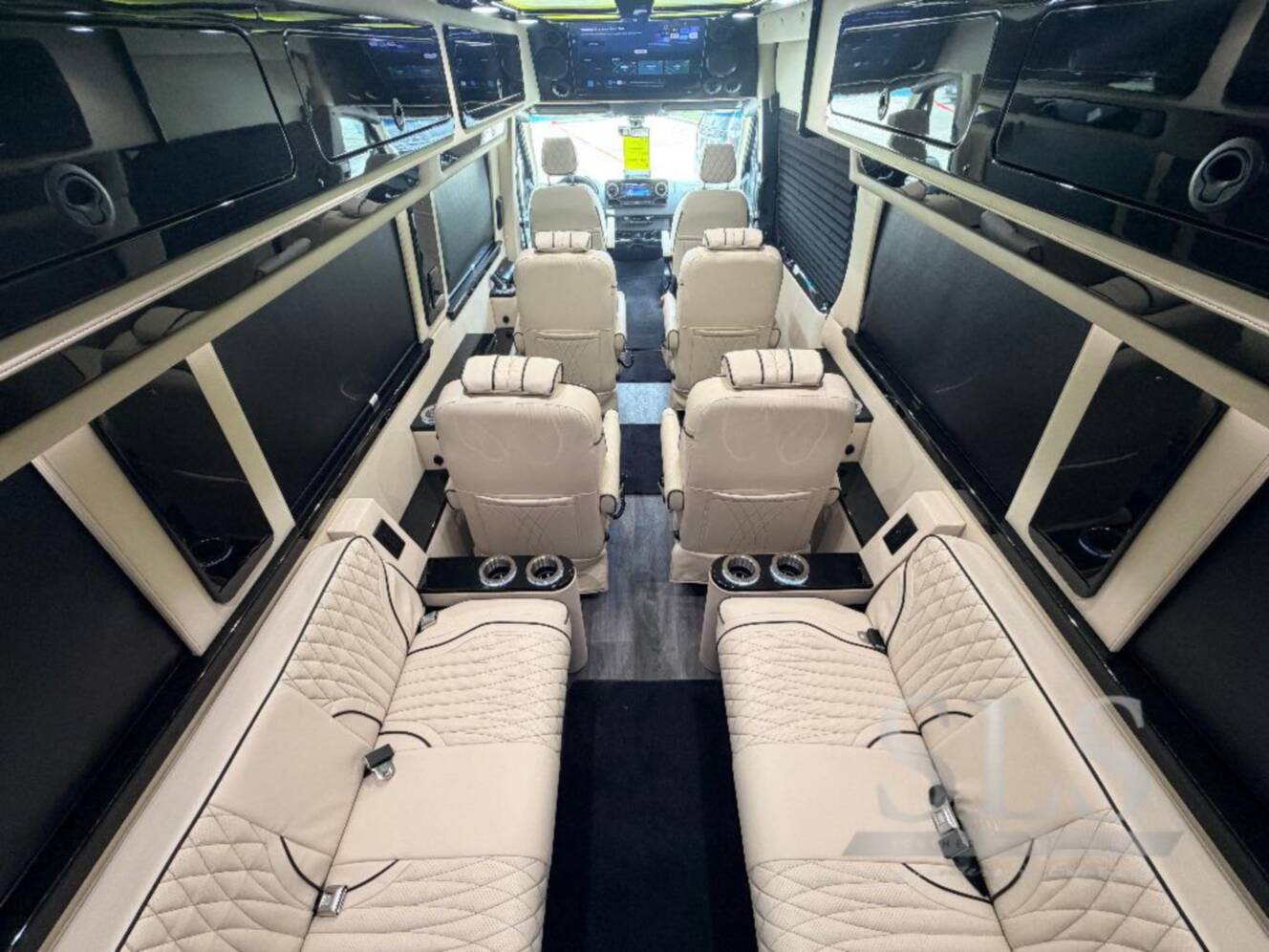 A photo of this 2026 Midwest Automotive Designs Luxe Cruiser D6