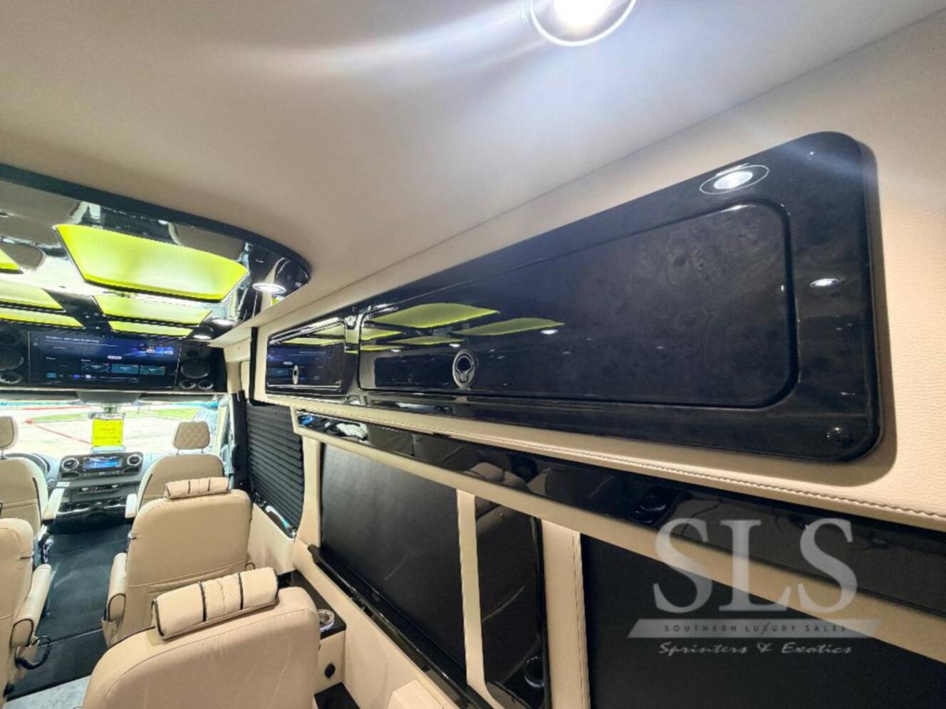 A photo of this 2026 Midwest Automotive Designs Luxe Cruiser D6