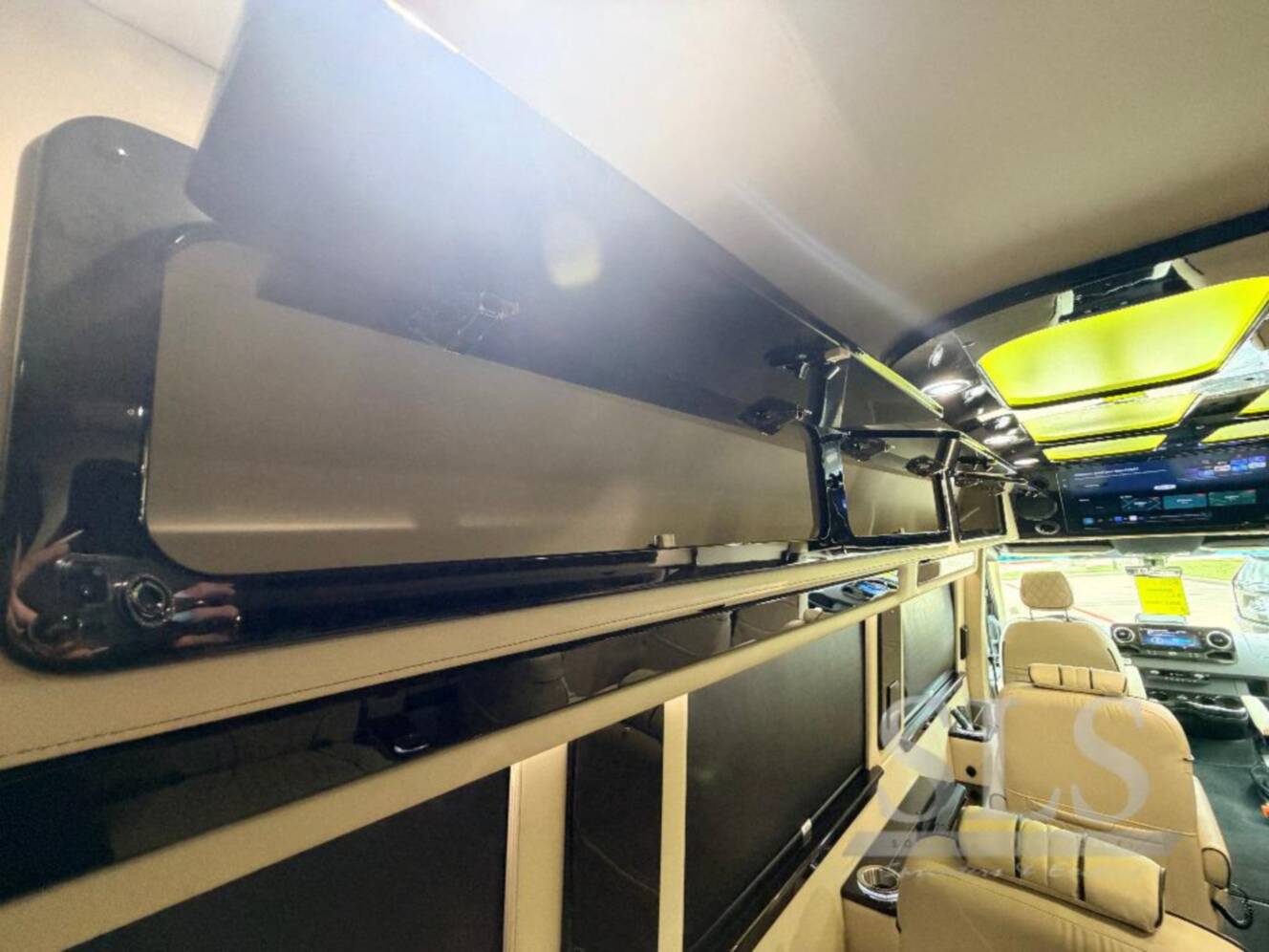A photo of this 2026 Midwest Automotive Designs Luxe Cruiser D6