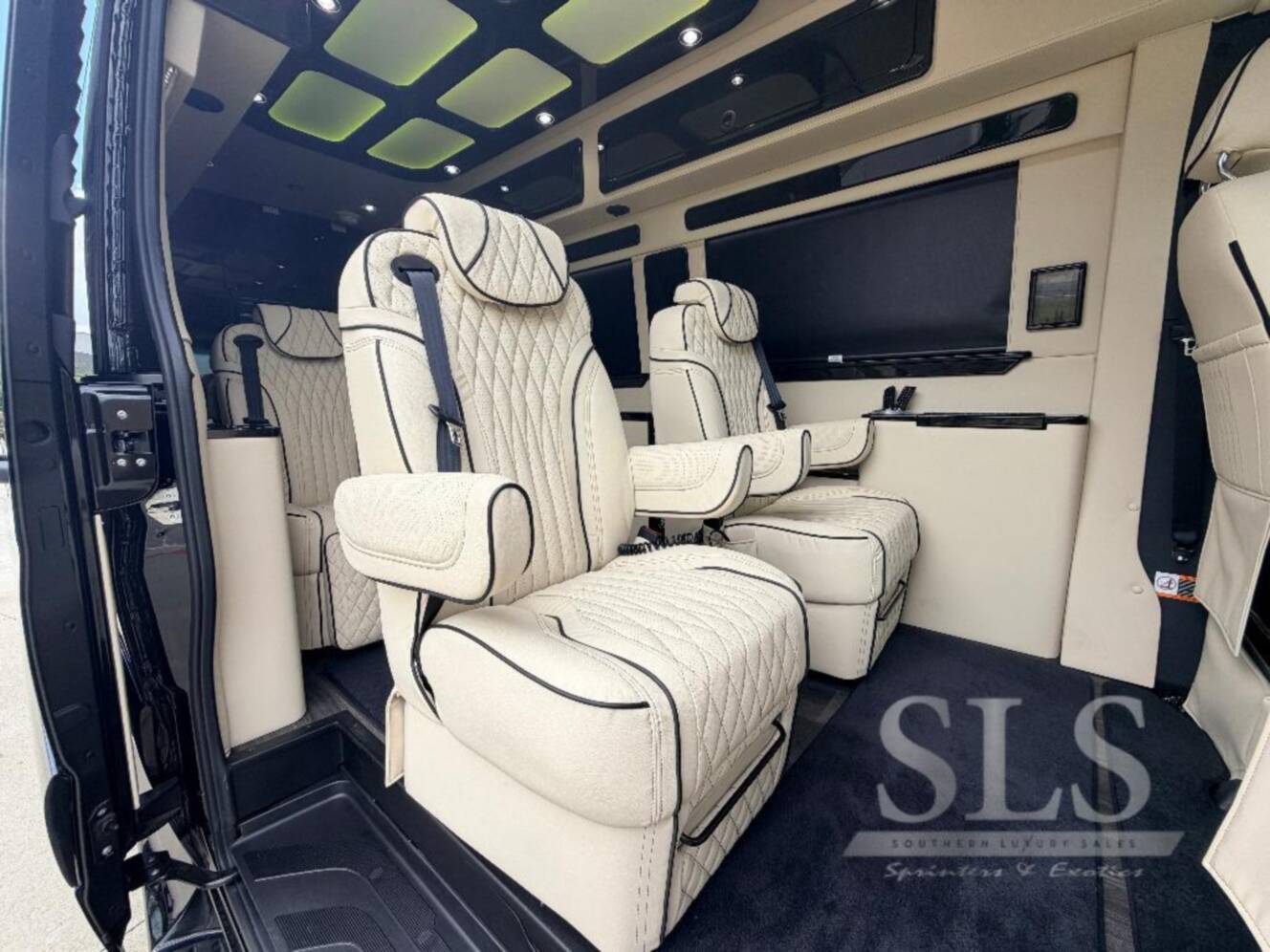 A photo of this 2026 Midwest Automotive Designs Luxe Cruiser D6