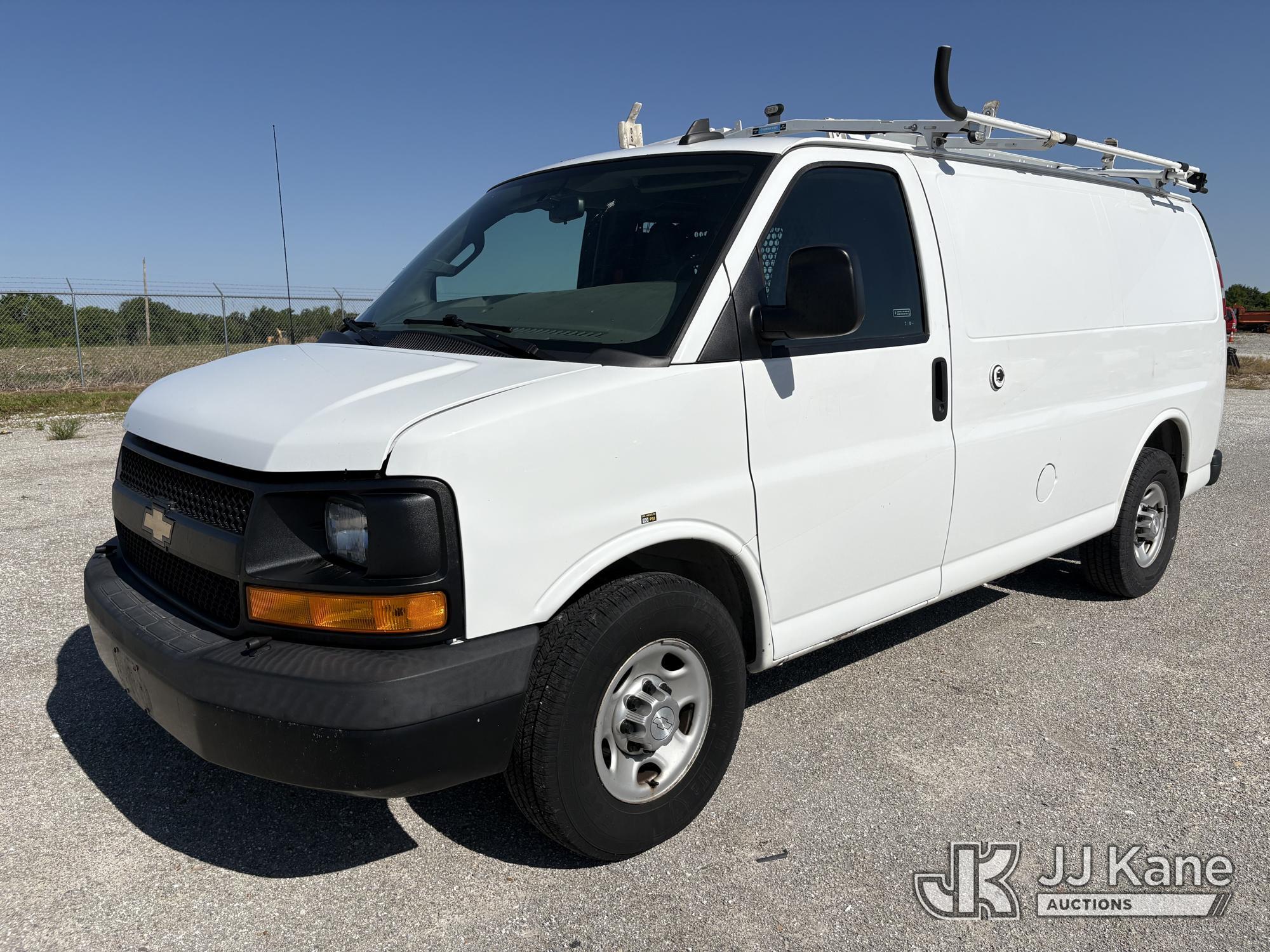 2017 CHEVROLET Express G2500 in Hawk Point, MO