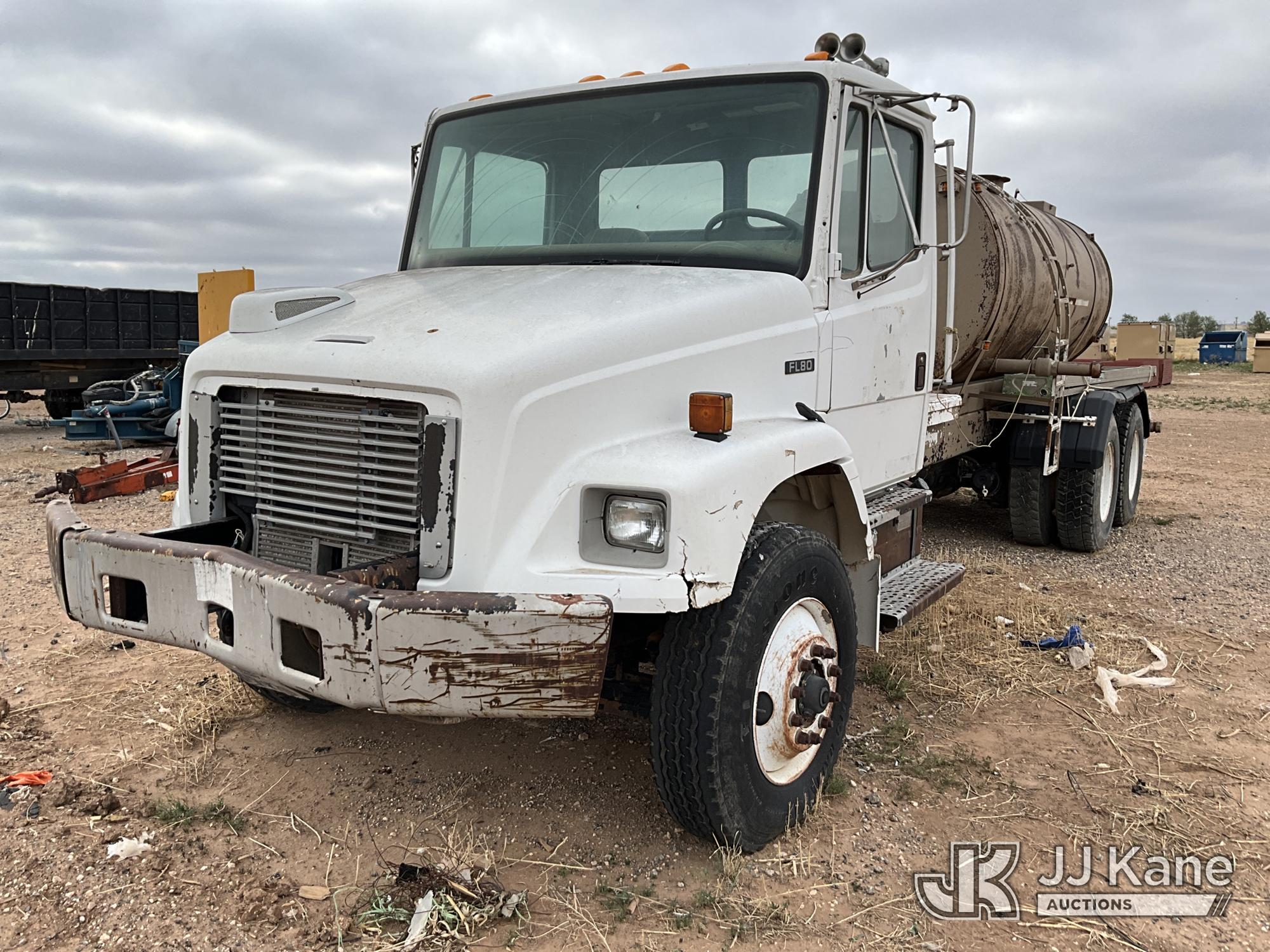 2002 Freightliner FL80 in Plainview, TX
