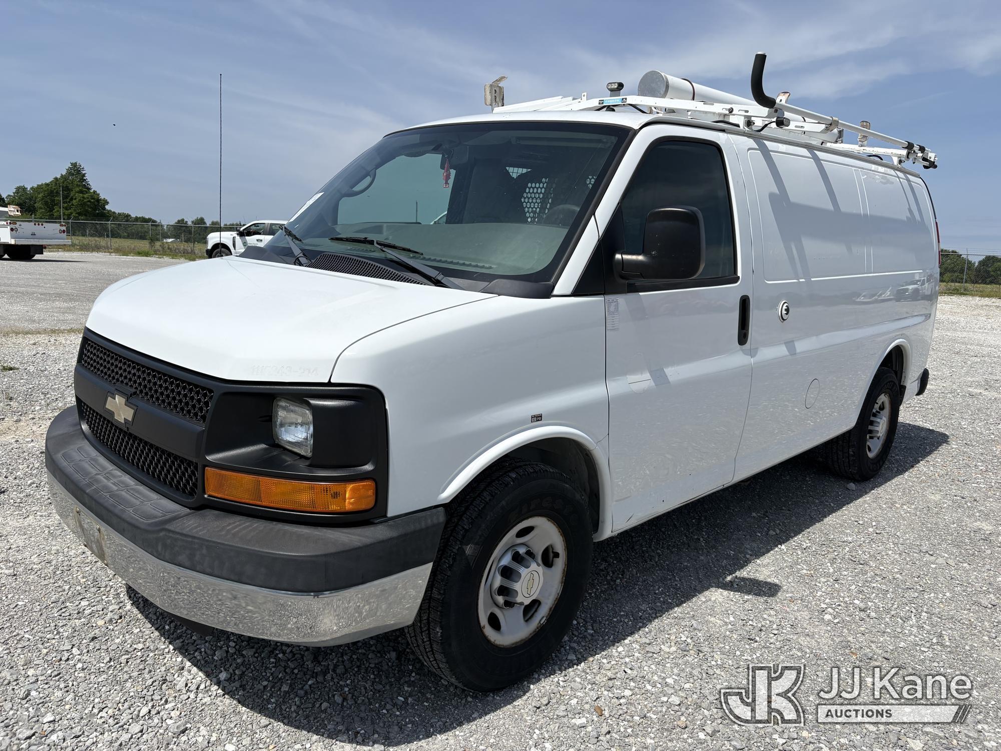 2014 CHEVROLET Express G2500 in Hawk Point, MO