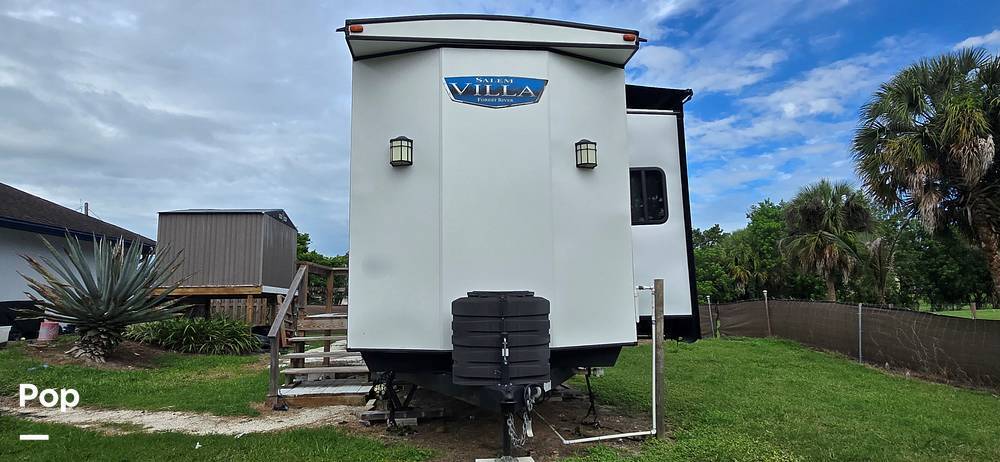 2024 Forest River Salem Villa 42QBQ-8 in loxahatchee FL