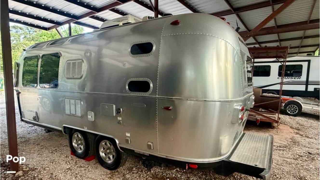 A photo of this 2017 Airstream Flying Cloud 23D