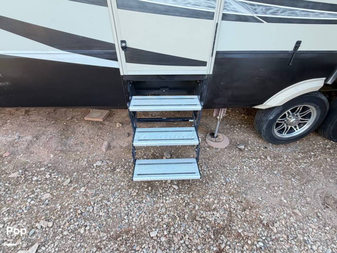 A photo of this 2015 Grand Design Momentum 385TH