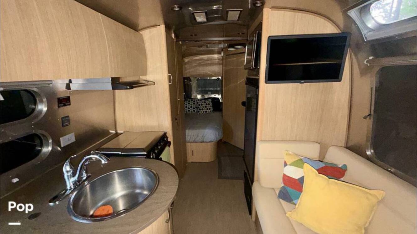 A photo of this 2017 Airstream Flying Cloud 23D