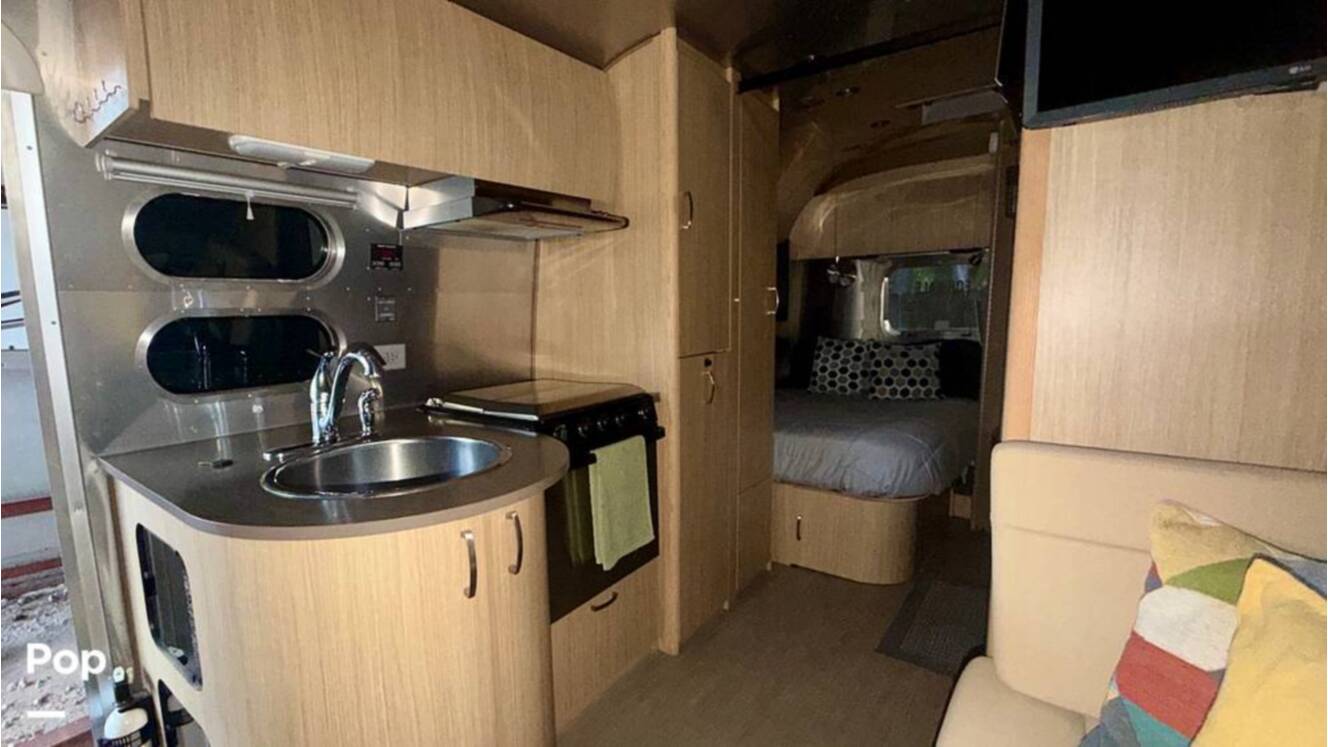 A photo of this 2017 Airstream Flying Cloud 23D