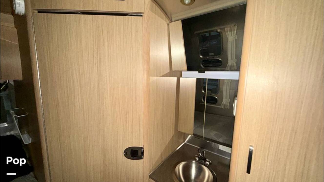A photo of this 2017 Airstream Flying Cloud 23D