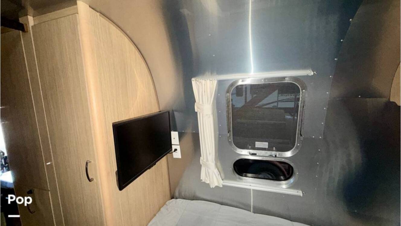 A photo of this 2017 Airstream Flying Cloud 23D