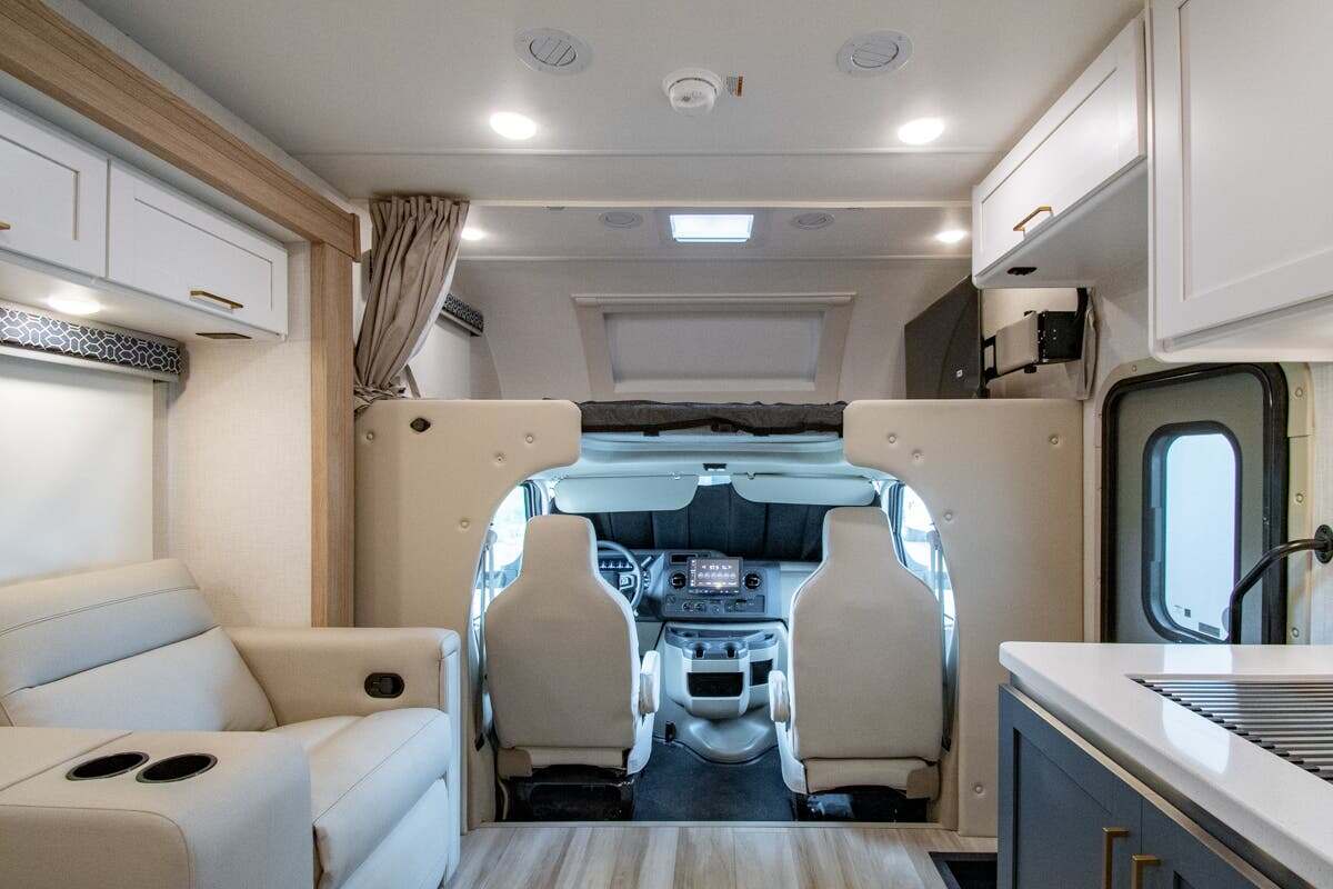 2027 Thor Motor Coach Quantum HS31 in alvarado TX