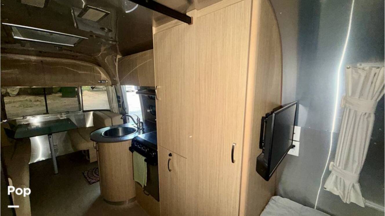 A photo of this 2017 Airstream Flying Cloud 23D