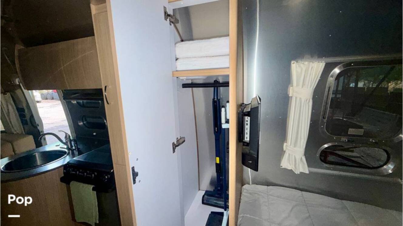 A photo of this 2017 Airstream Flying Cloud 23D