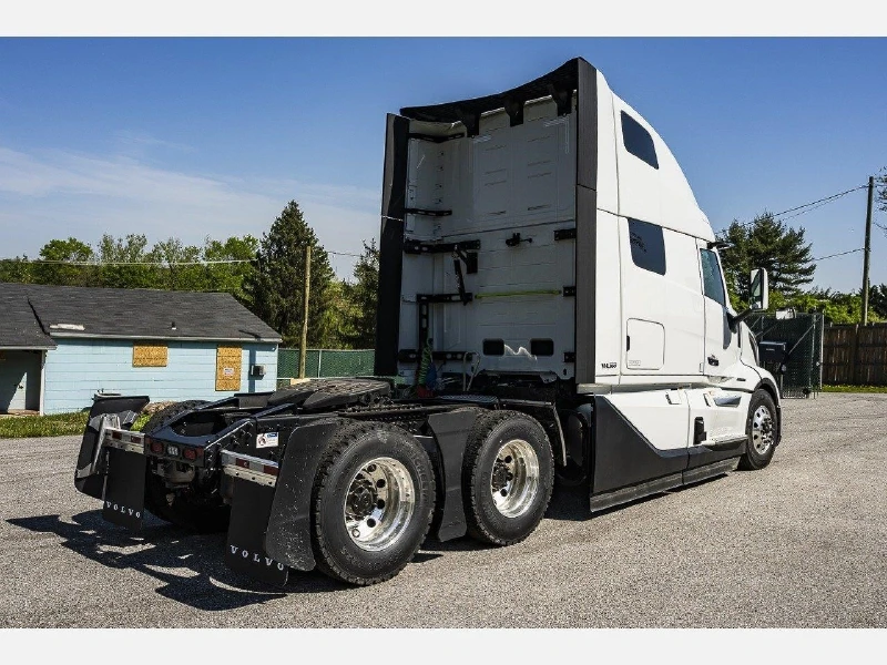 2025 VOLVO VNL64T860