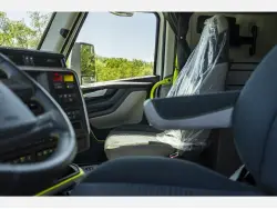 2025 VOLVO VNL64T860
