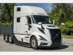 2025 VOLVO VNL64T860