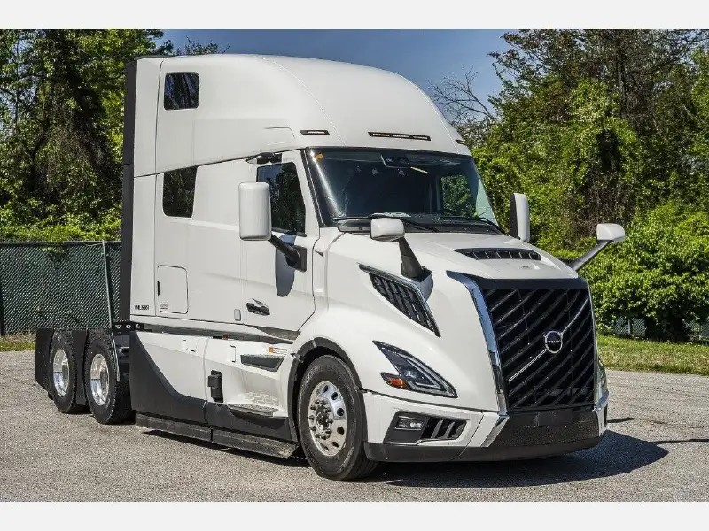 2025 VOLVO VNL64T860