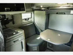 2025 VOLVO VNL64T860