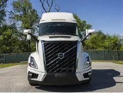 2025 VOLVO VNL64T860